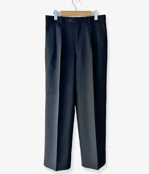 INTERIM/PURE BLACK WOOL 2-TUCK STRAIGHT SLACKS (BLACK)