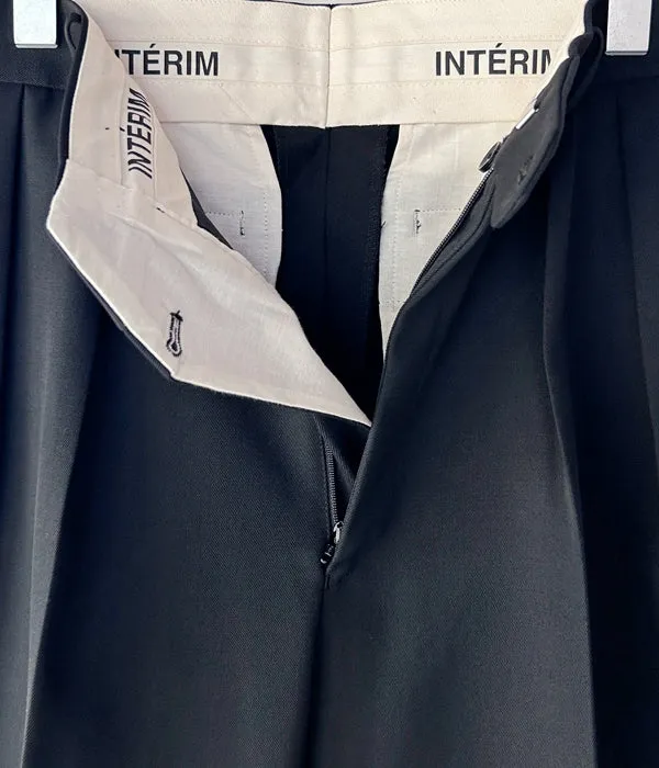 INTERIM/PURE BLACK WOOL 2-TUCK STRAIGHT SLACKS (BLACK)
