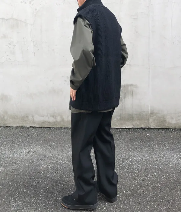 INTERIM/PURE BLACK WOOL 2-TUCK STRAIGHT SLACKS (BLACK)