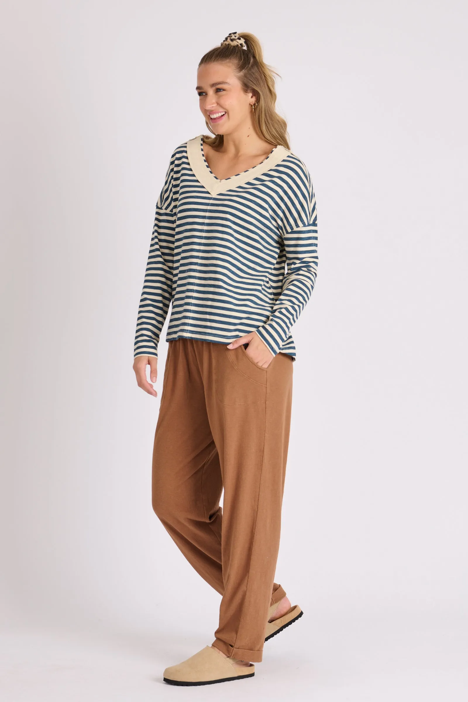 NAVY V NECK