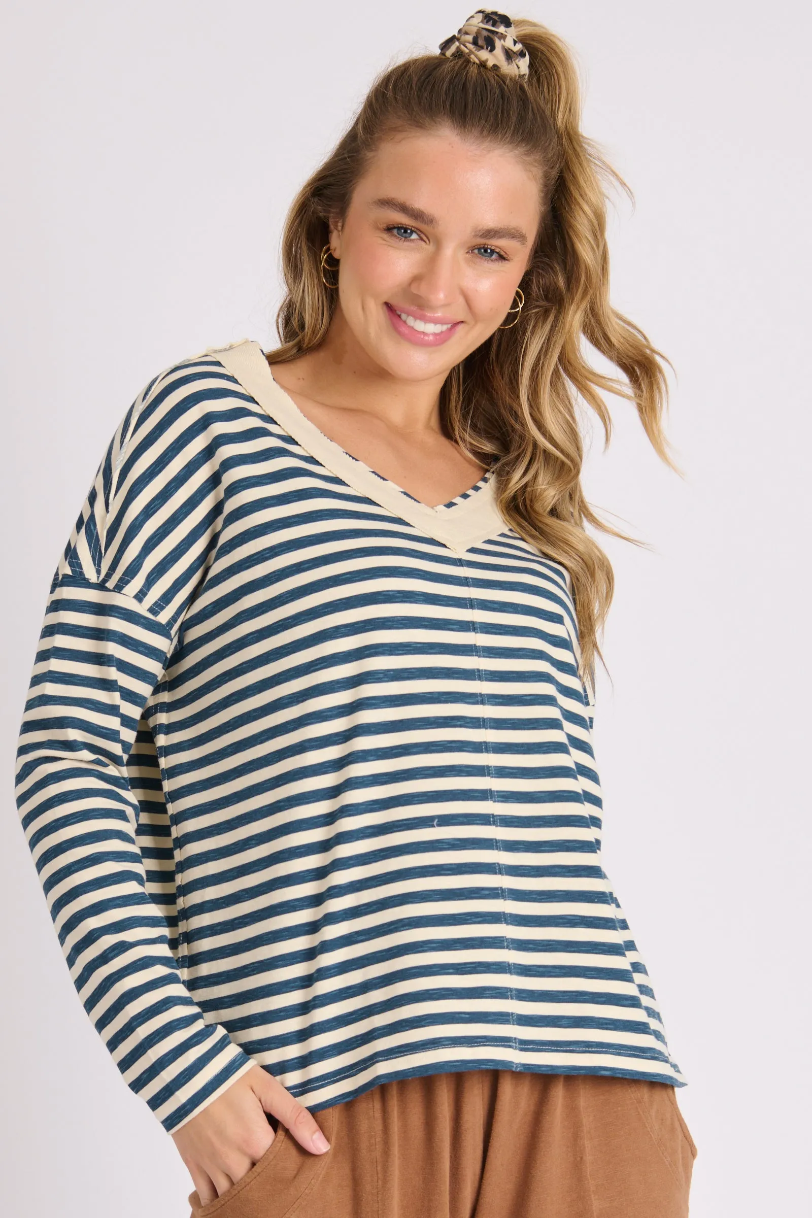 NAVY V NECK